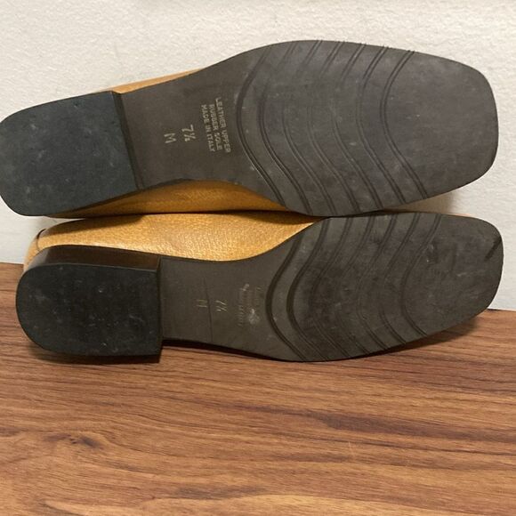 Talbots Camel Pebble Leather Slip on Flats with Decorative Narrow Strap on Vamp. - Picture 7 of 8